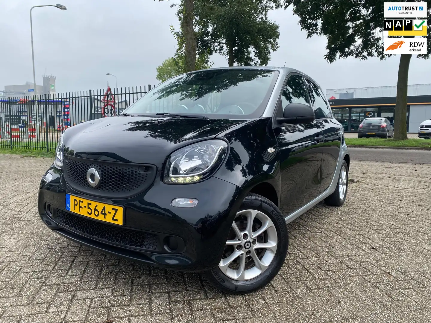 smart forFour 1.0 Pure Cruise Airco Tel Media Noir - 1