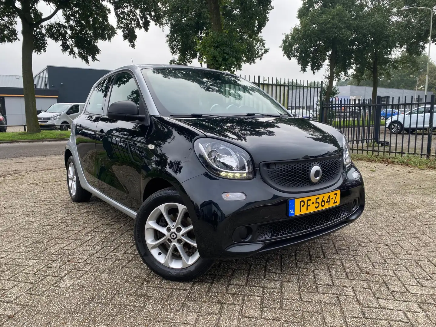 smart forFour 1.0 Pure Cruise Airco Tel Media Noir - 2