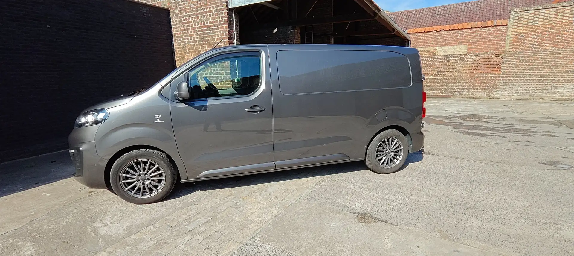 Opel Vivaro Vivaro 2.0 D M Autm. INNOVATION Grijs - 1