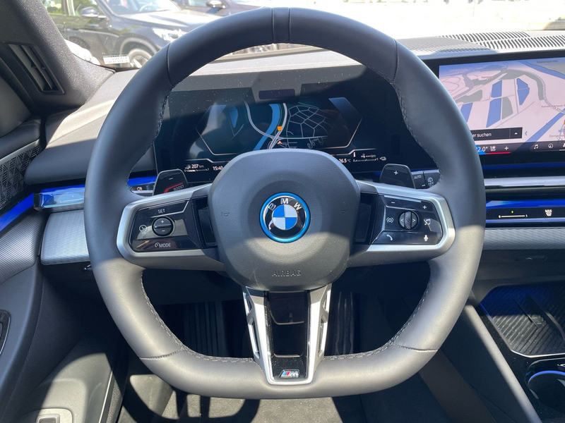 BMW 550 e xDrive M Sport Pro || AHK Pano Autobahnass — photo 9