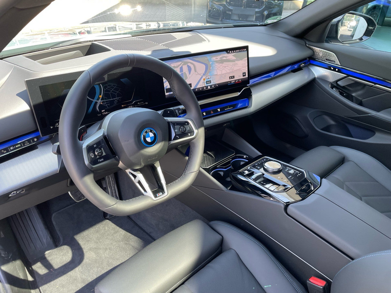 BMW 550 e xDrive M Sport Pro || AHK Pano Autobahnass — photo 5