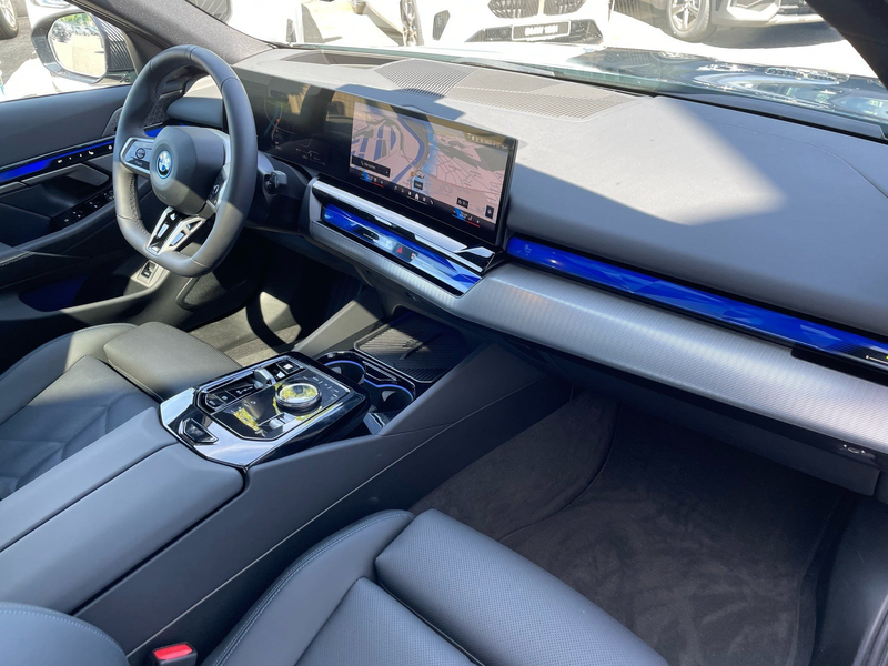 BMW 550 e xDrive M Sport Pro || AHK Pano Autobahnass — photo 7