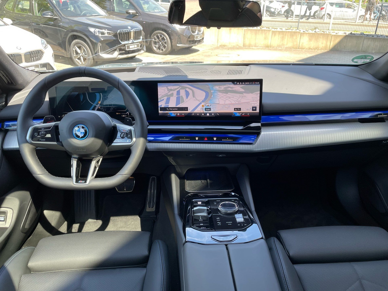 BMW 550 e xDrive M Sport Pro || AHK Pano Autobahnass — photo 3