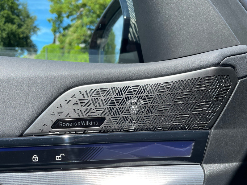 BMW 550 e xDrive M Sport Pro || AHK Pano Autobahnass — photo 13