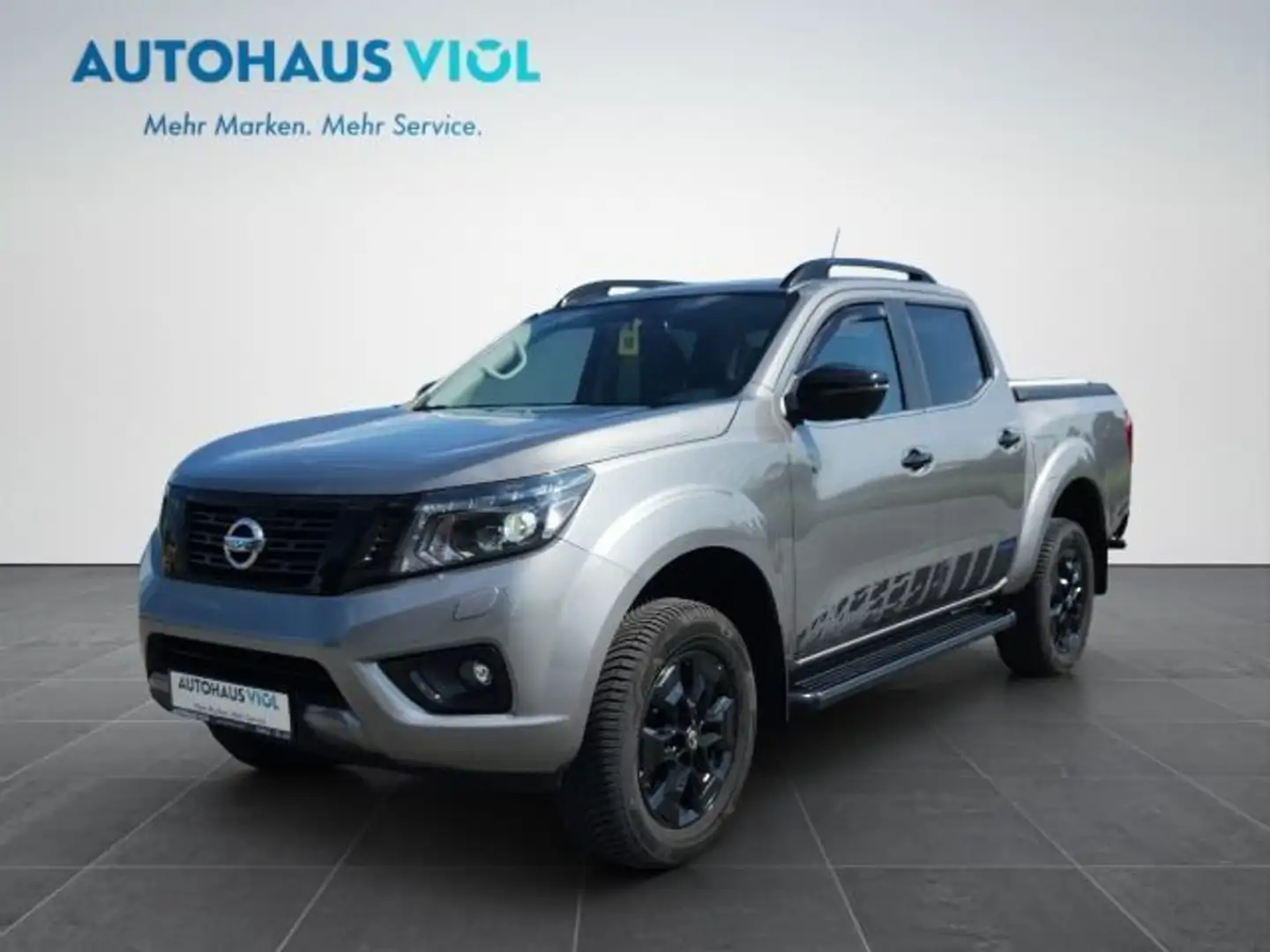 Nissan Navara 4x4 2.3 dCi N-Guard 4x4 Grijs - 1
