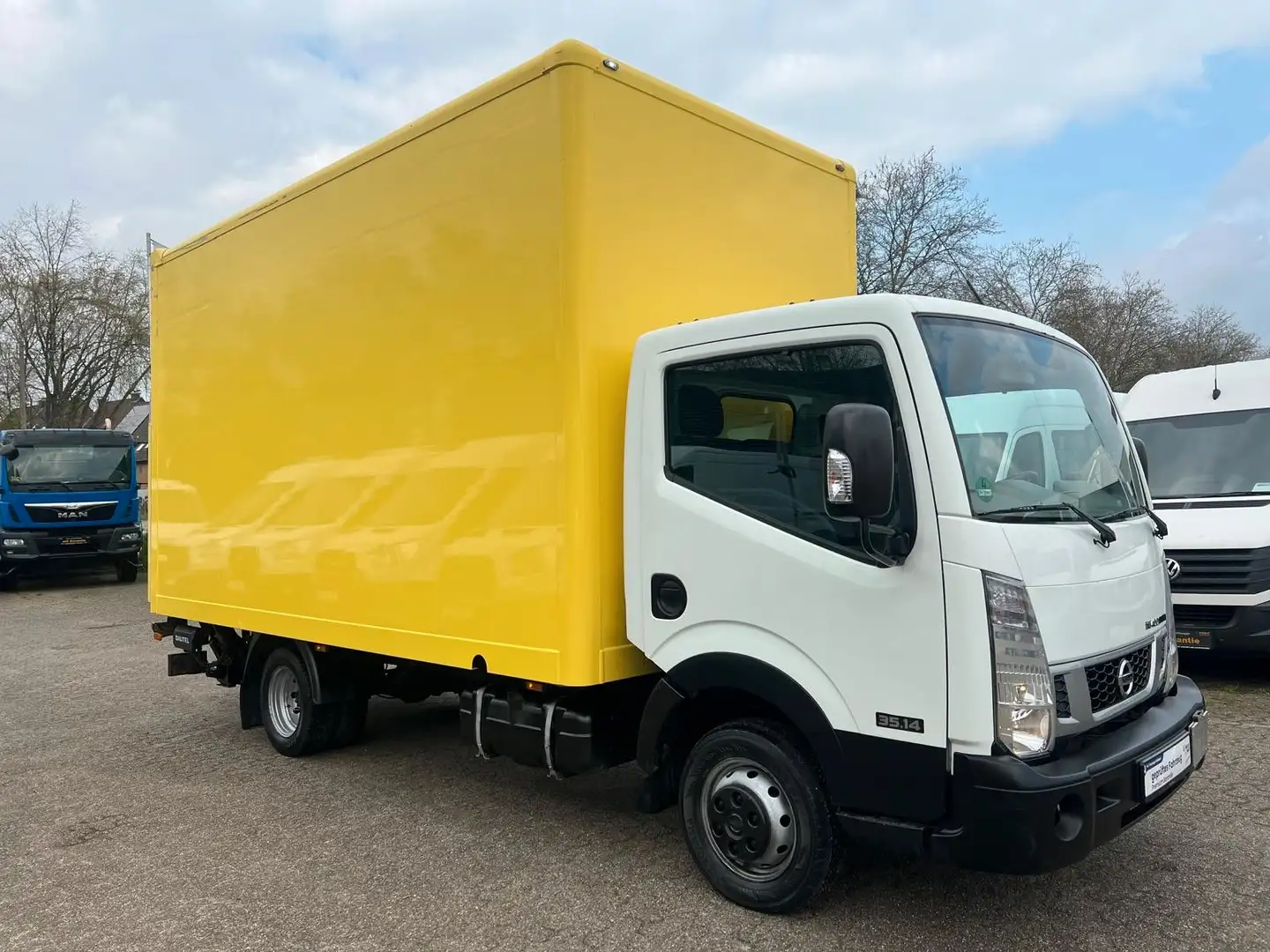 Nissan Cabstar NT400 35.14 Maxi Koffer*Hebebühne* Weiß - 2