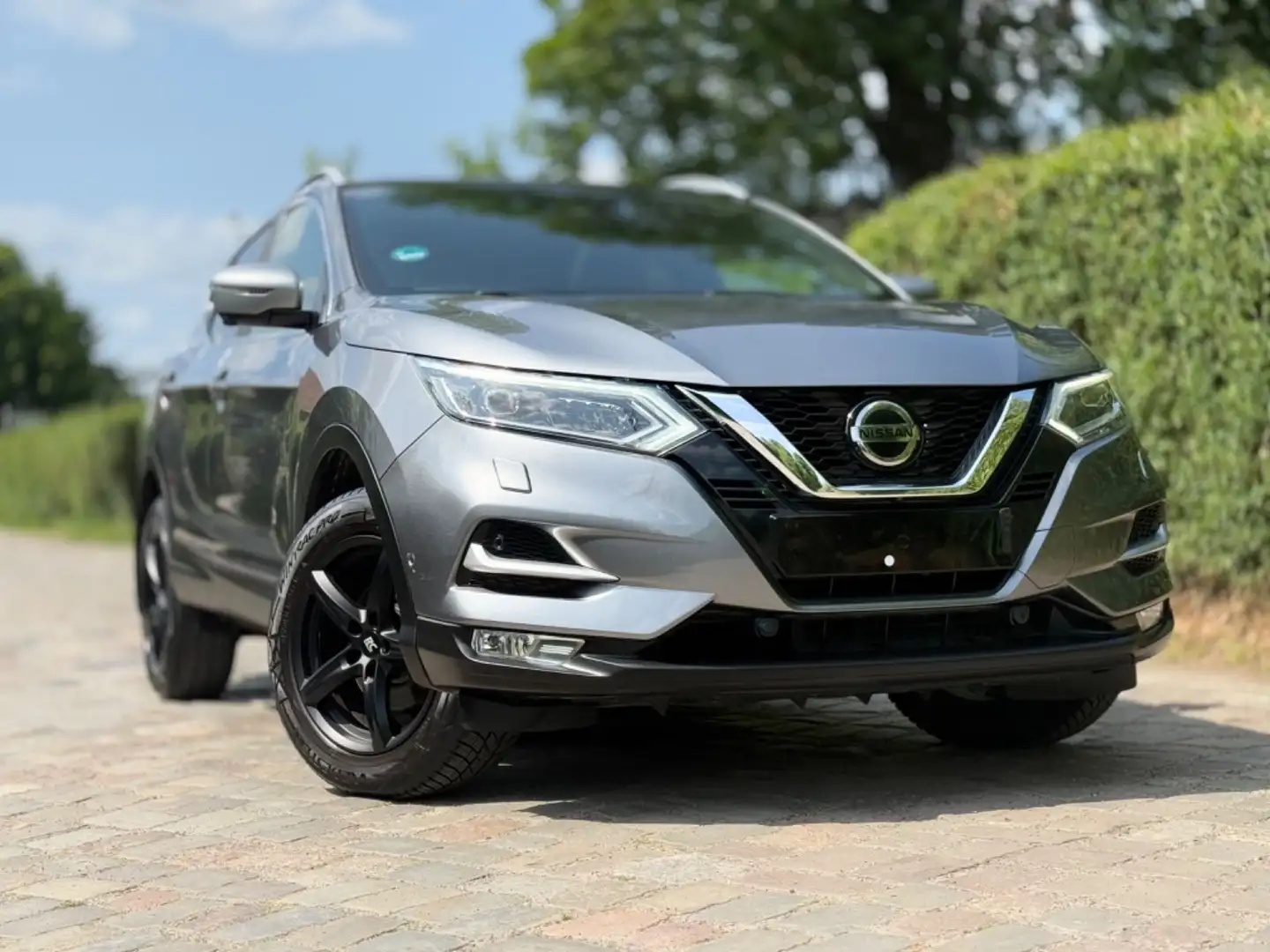 Nissan Qashqai Tekna*PANO*LEDER*1ERH*LED*360KAM* Grau - 1