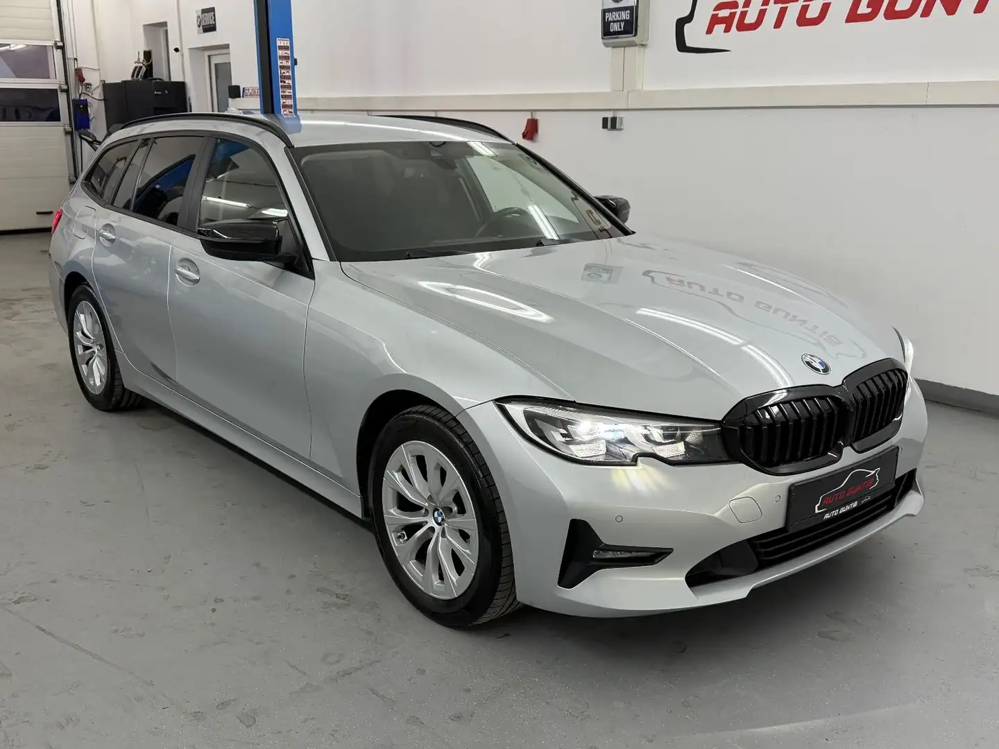 BMW 320 d Touring *LED*AHK*LiveC*DAB*Sitzheizung* - 2