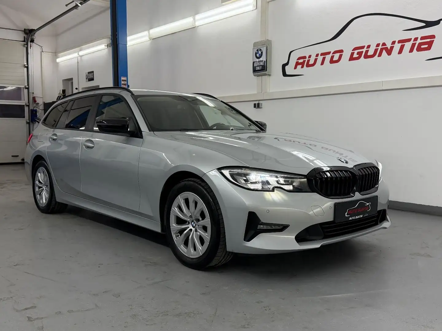 BMW 320 d Touring *LED*AHK*LiveC*DAB*Sitzheizung* - 1