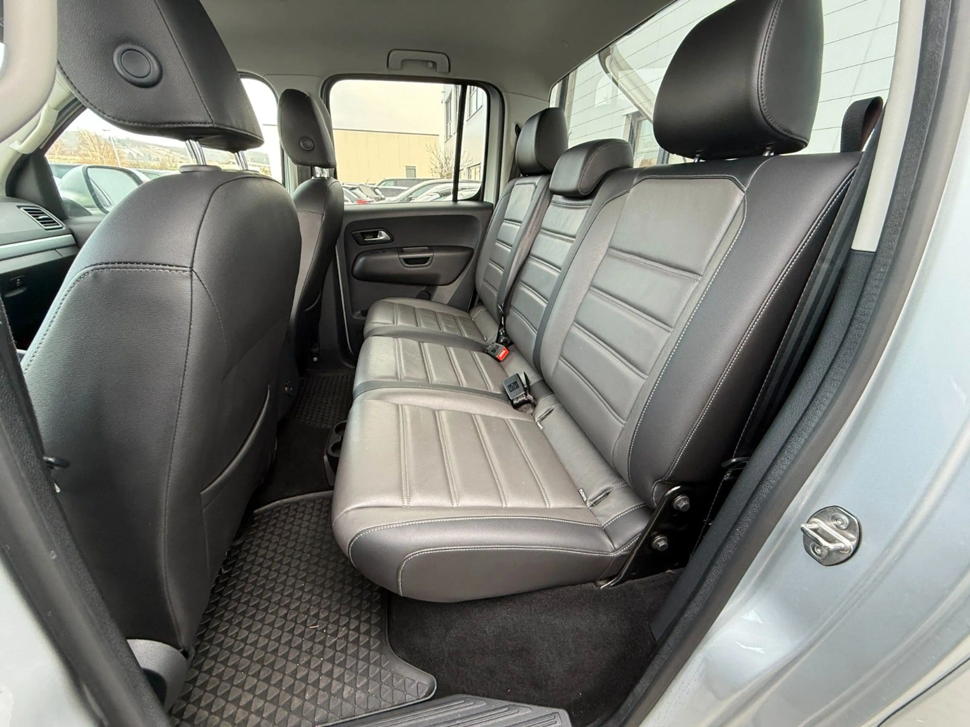 Volkswagen Amarok 3.0TDI V6 Highline DoubleCab 4Motion AHK — photo 11