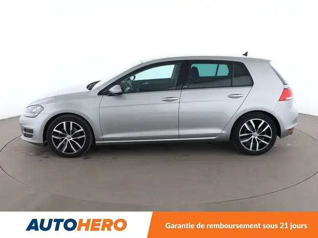 Volkswagen Golf view 3