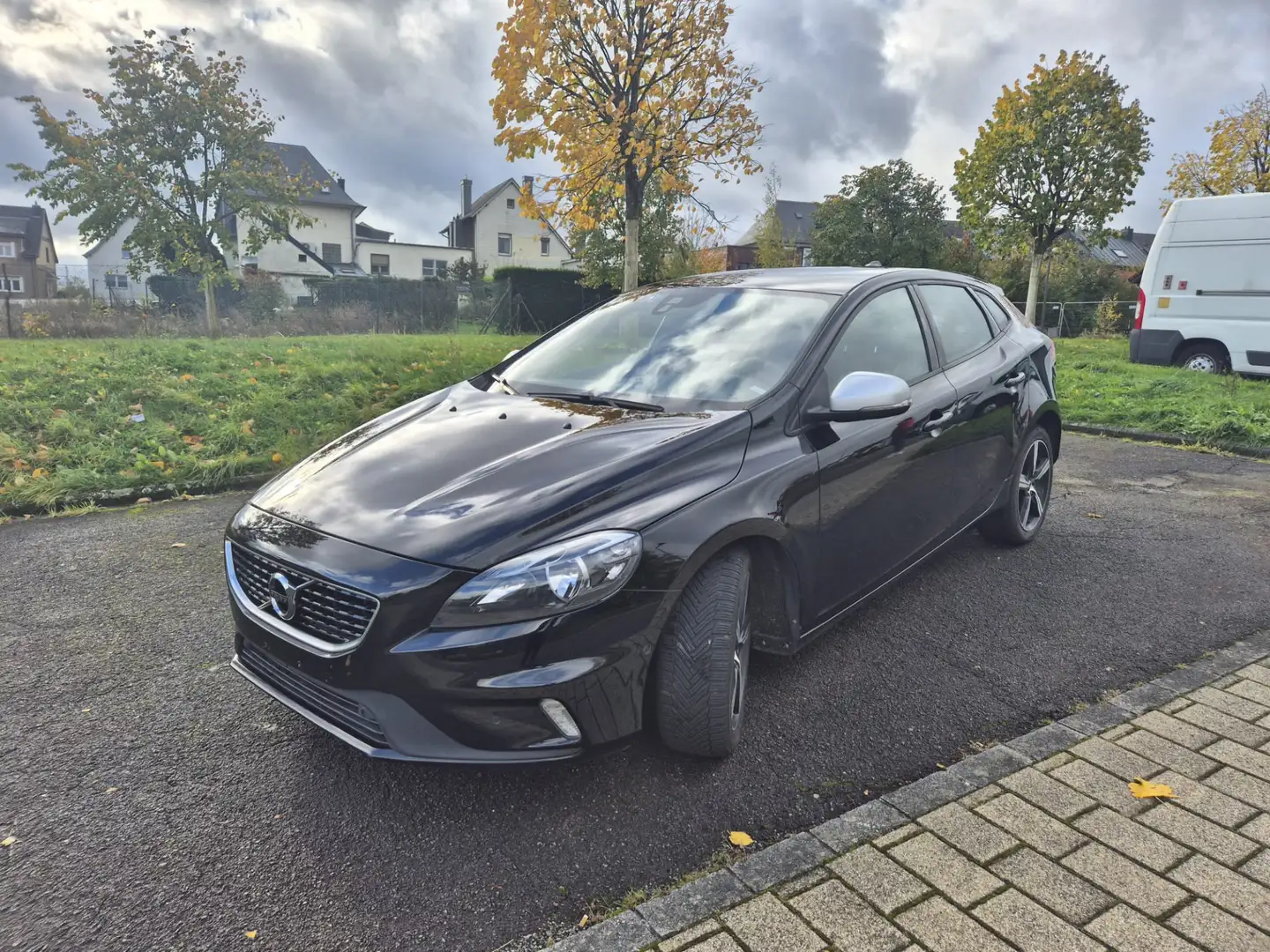 Volvo V40 Kinetic Noir - 1