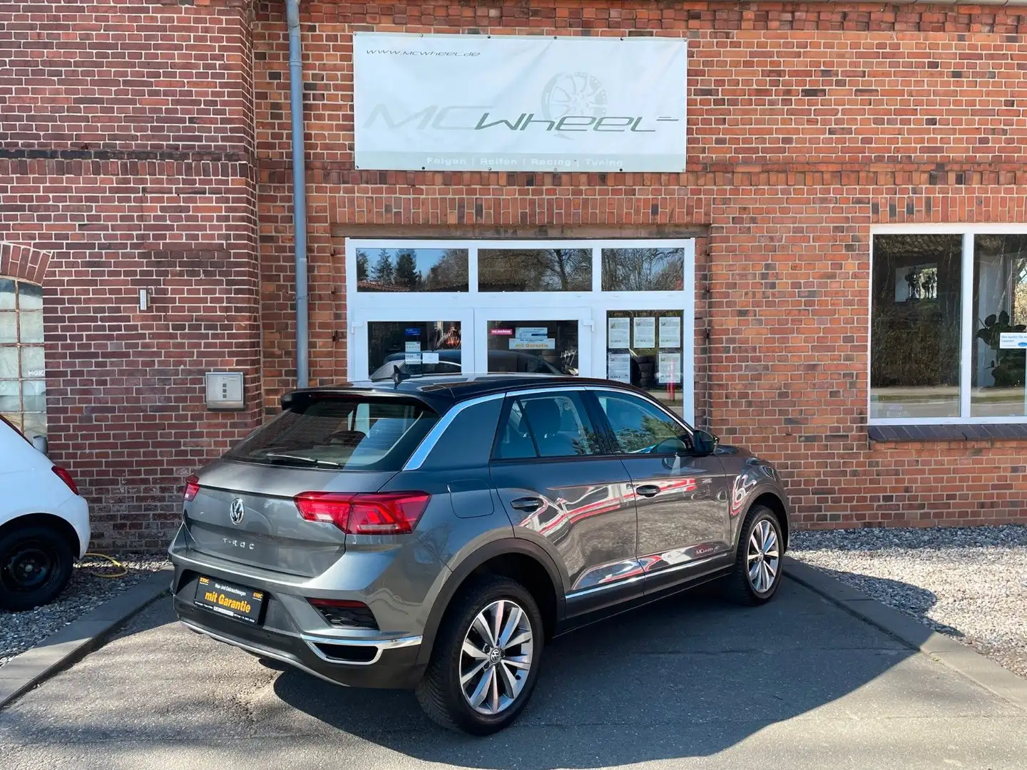 Volkswagen T-Roc Style 1.5TSI ACT DSG LED+NAVI+SHZ+SPURHALT Grau - 2