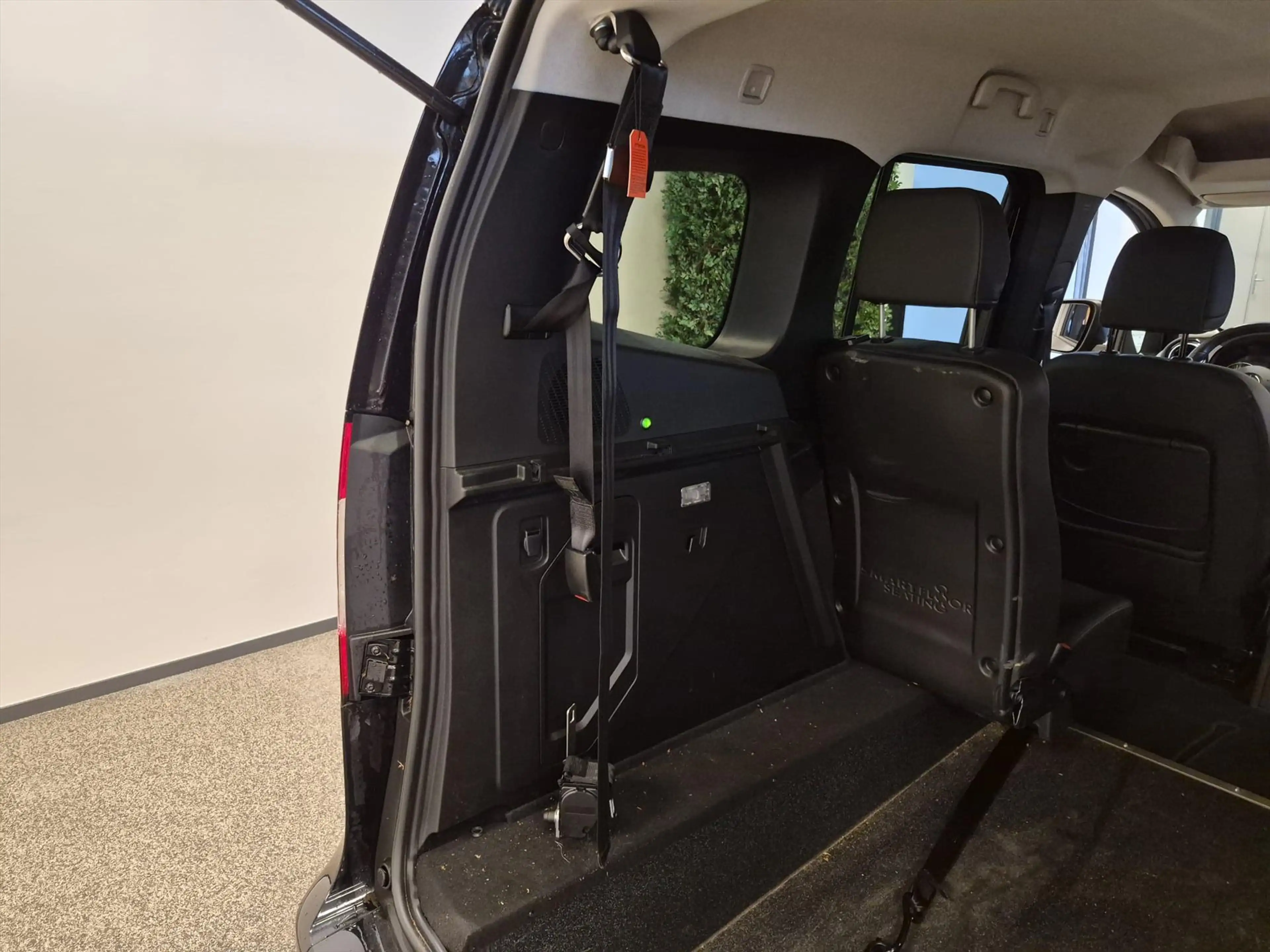 Mercedes-Benz T-Class L1 Rolstoelauto Automaat 3+1 (T180) — photo 5
