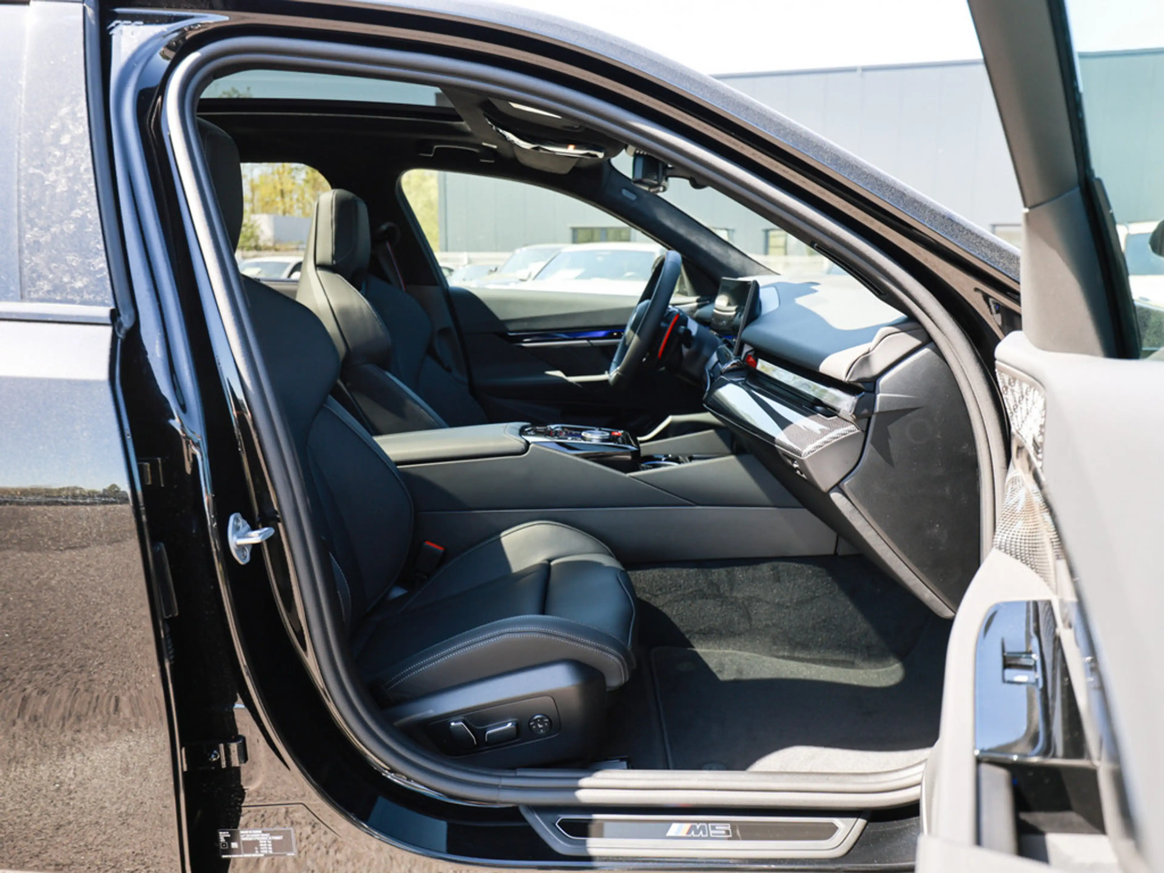 BMW M5 360° PANO LED SITZBELÜFTUNG ACC AHK B&W — photo 9