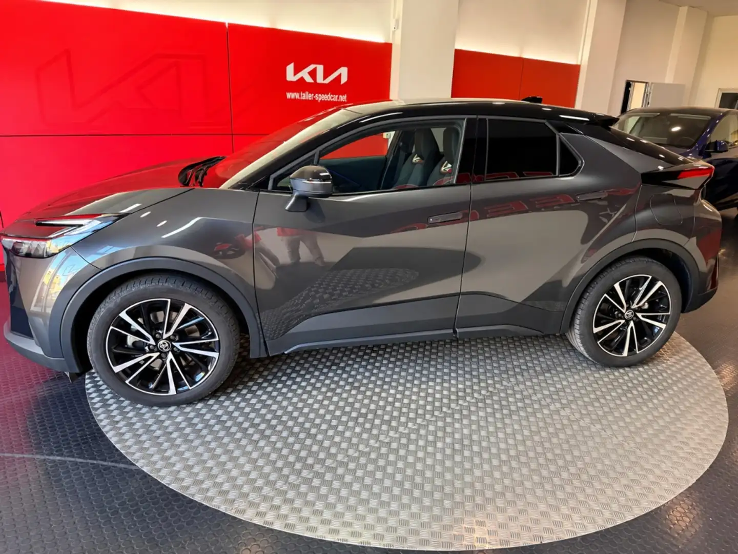 Toyota C-HR 220PH Spirit Gris - 2