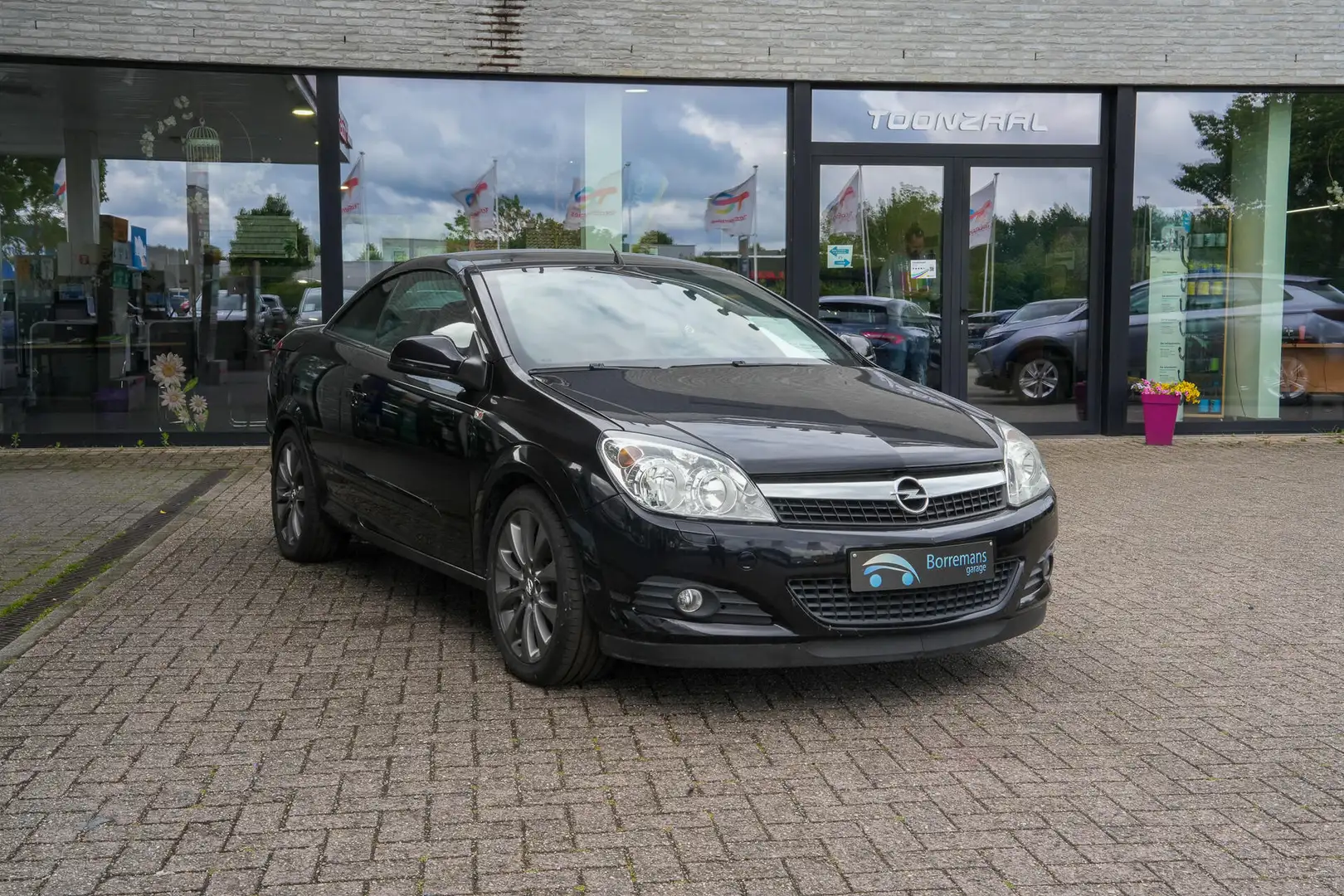 Opel Astra 1.6 BENZINE  LEDER/SENSOREN/AIRCO/.... Zwart - 1