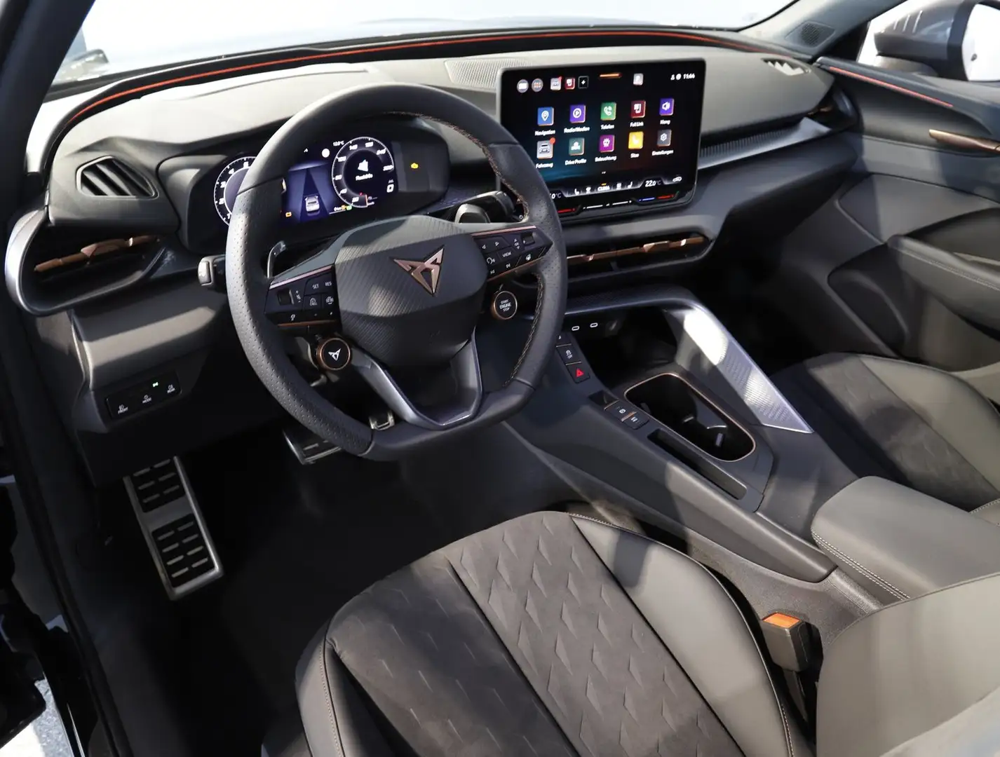 CUPRA Terramar 1.5 e-TSI 150 PS DSG Schwarz - 2