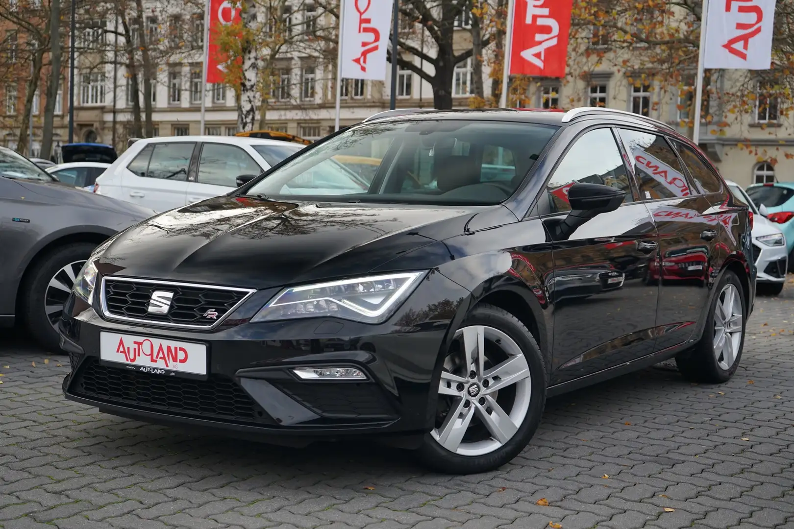 SEAT Leon ST 1.5 FR LED Navi Beats Sitzheizung PDC Schwarz - 2