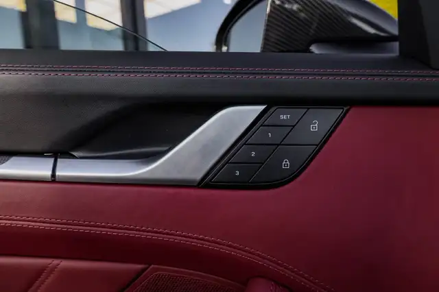 Porsche 911 view 13
