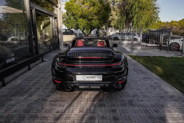 Porsche 911 view 8