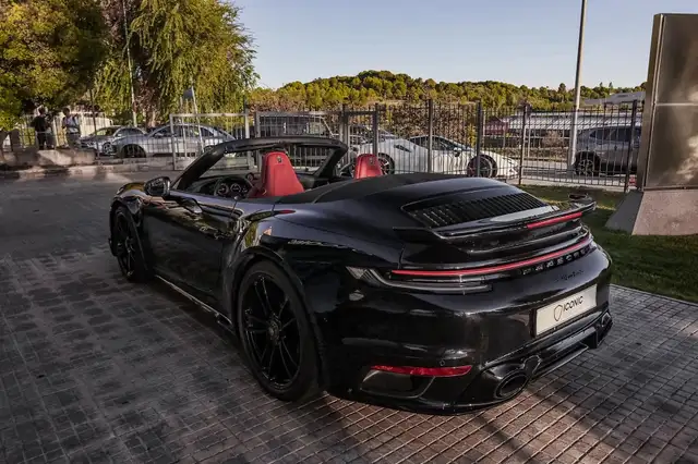 Porsche 911 view 11