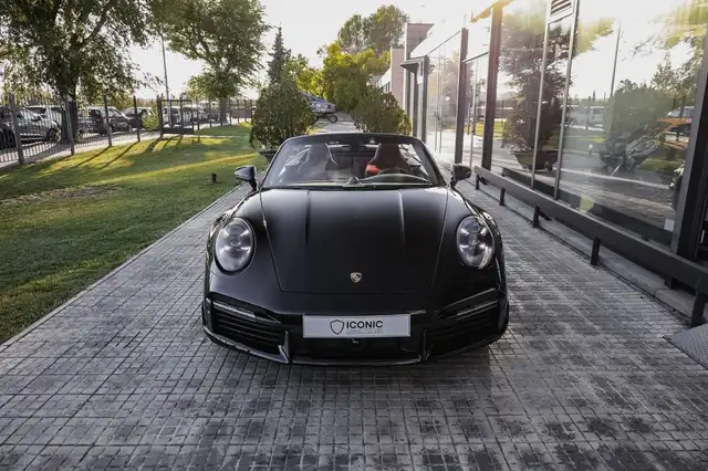 Porsche 911 view 3