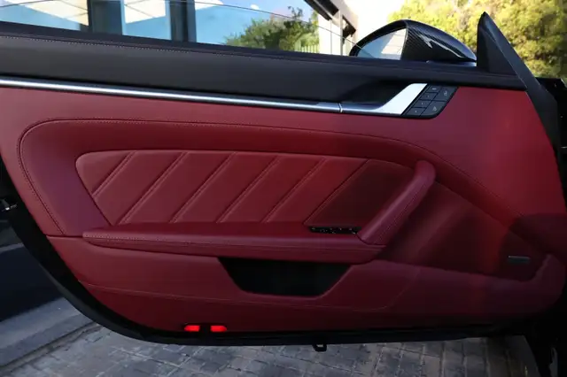 Porsche 911 view 12