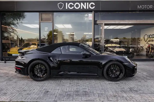 Porsche 911 view 5