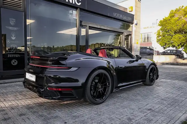 Porsche 911 view 7