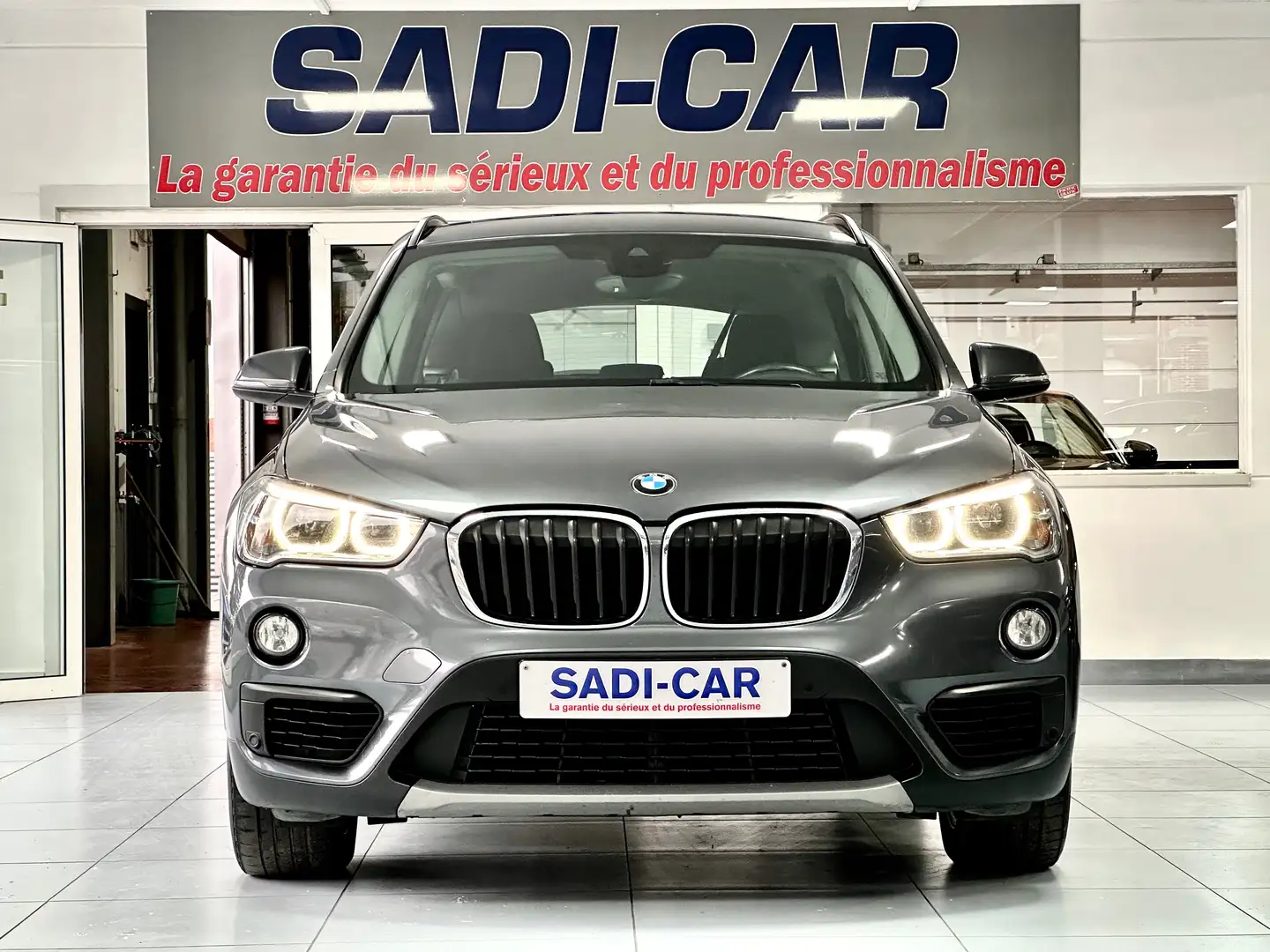BMW X1 2.0 d 136cv sDrive18 Gris - 2