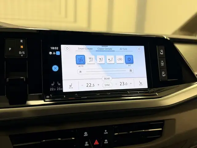 Volkswagen T7 Multivan LIFE__IQ LIGHT__eHYBRID__6 Sitzer__ Ansicht 40