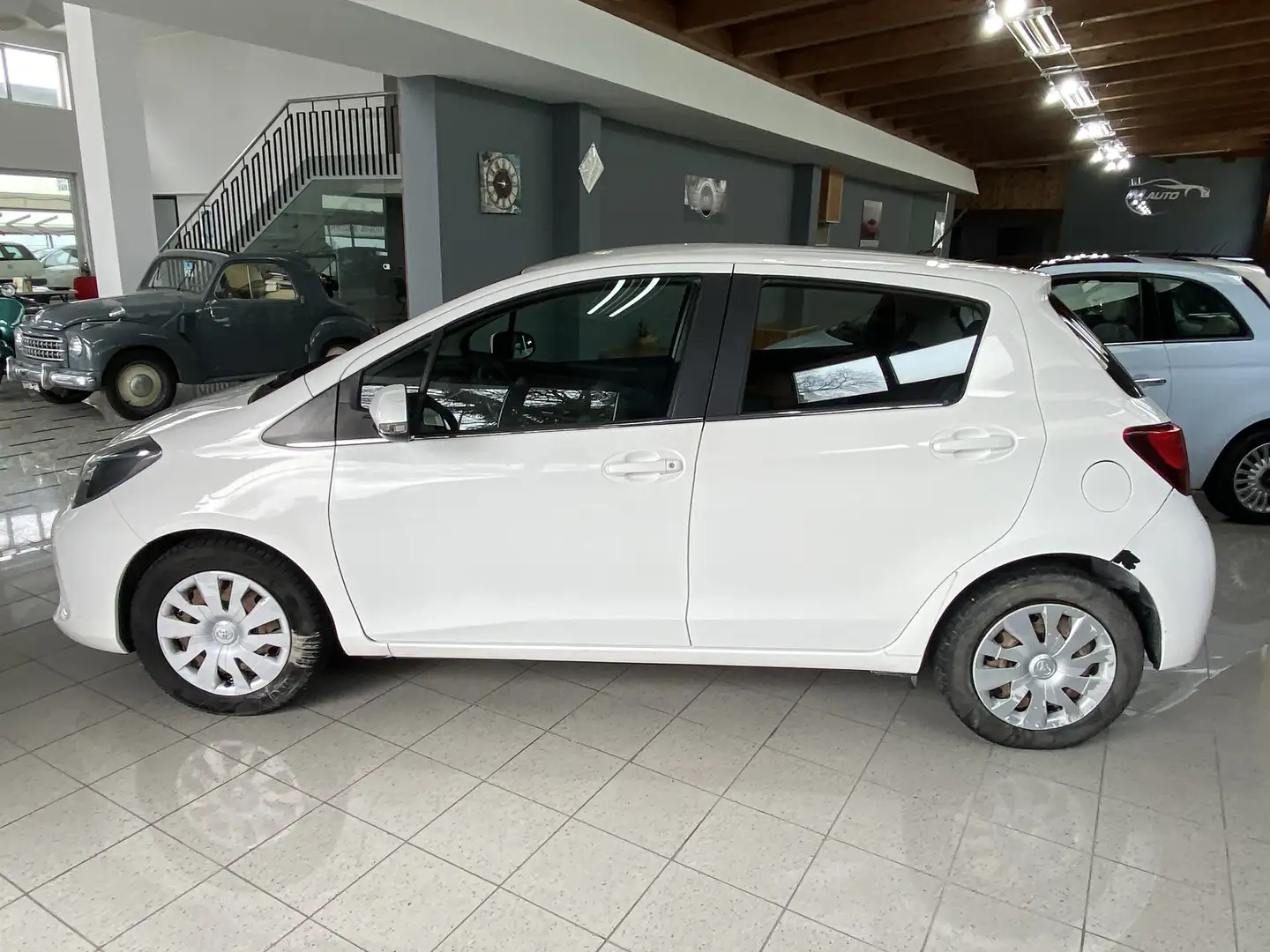 Toyota Yaris 5p 1.4 d-4d Lounge Bianco - 2