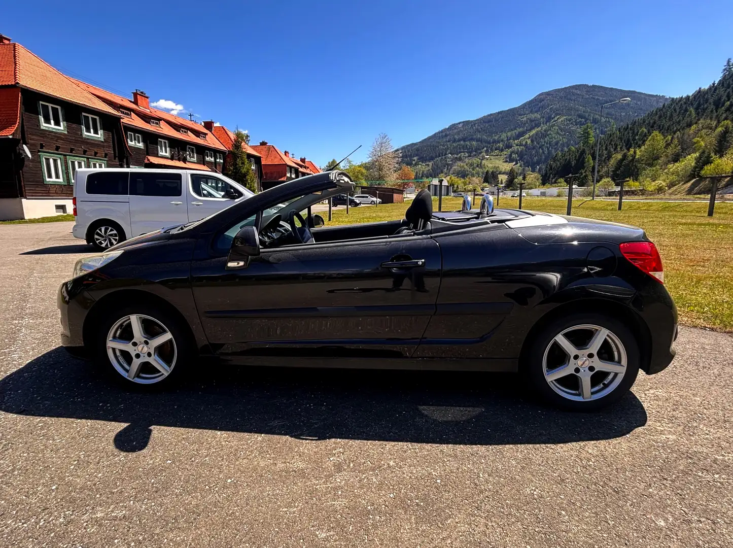 Peugeot 207 207 CC 1,6 HDi 115 KLIMA & DACH PERFEKT Schwarz - 2