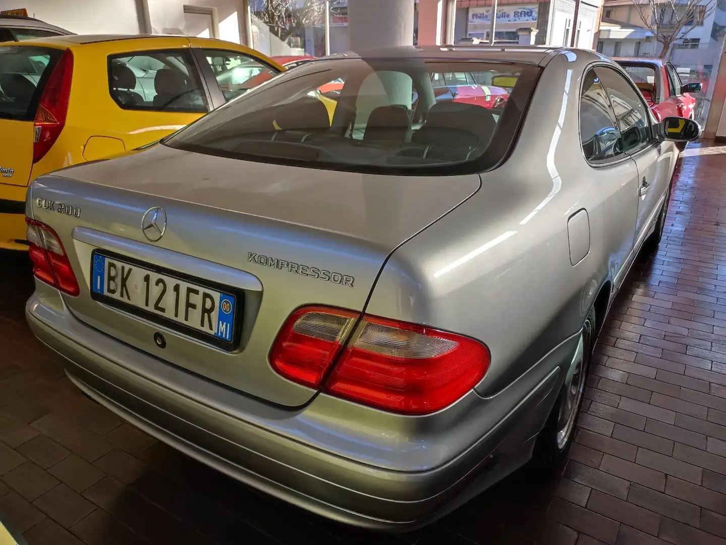 Mercedes-Benz CLK 200 Coupe k Elegance Plateado - 2