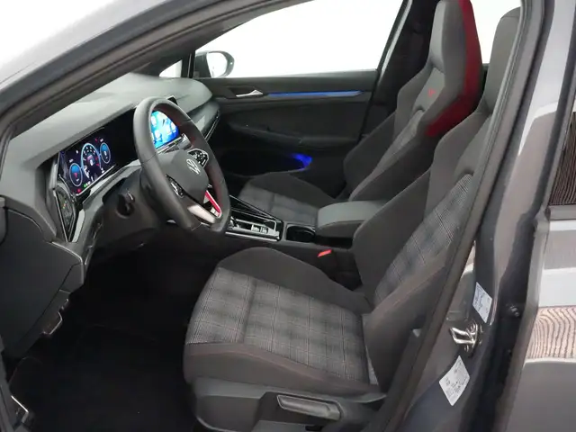 Volkswagen Golf view 4