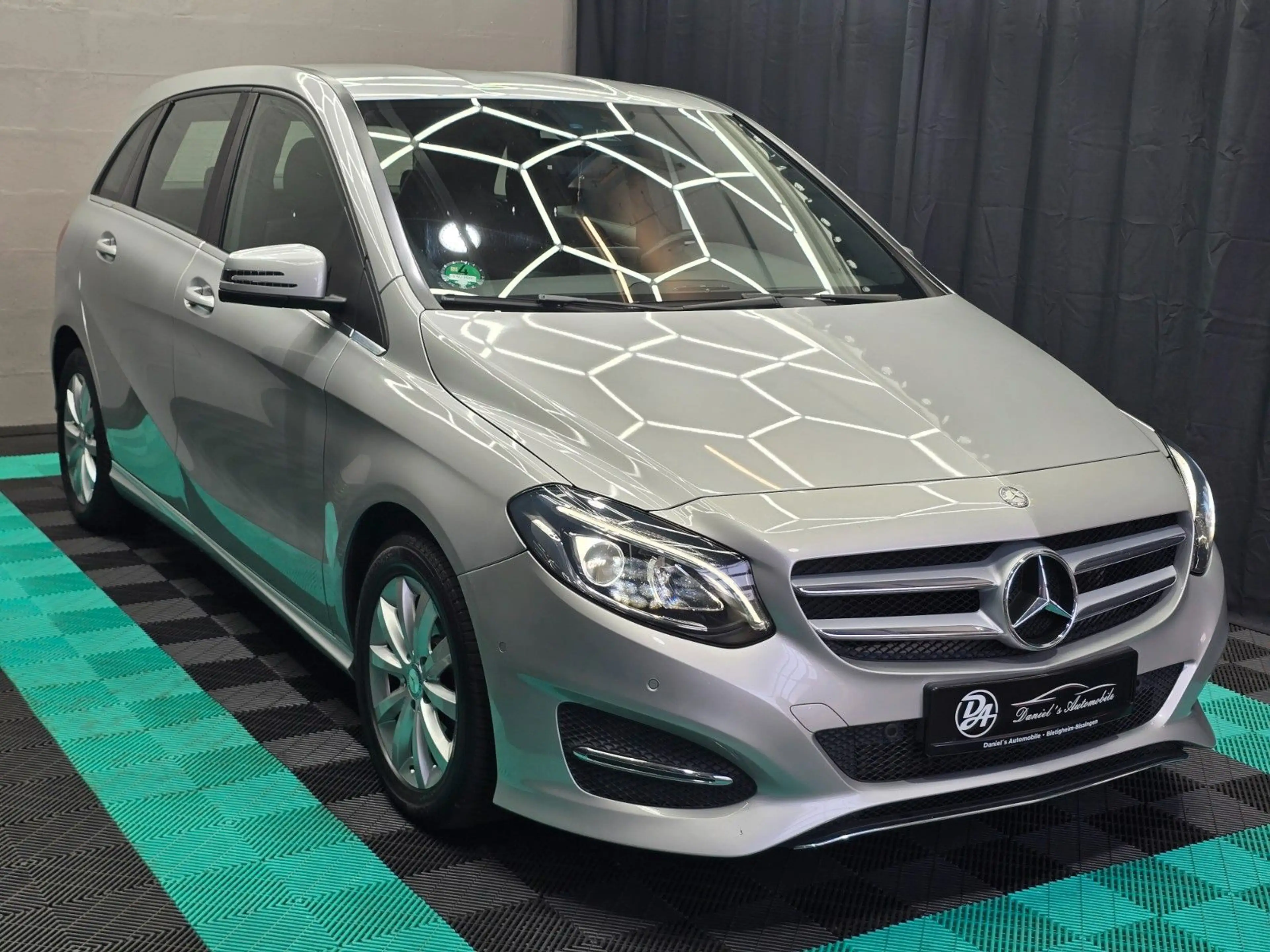Mercedes-Benz B 220 4Matic/PDC/KAMERA/AUTOMATIK — photo 9