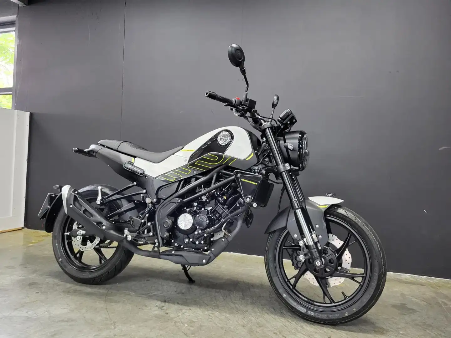 Benelli Leoncino 125 (A1, B-rijbewijs) - 1