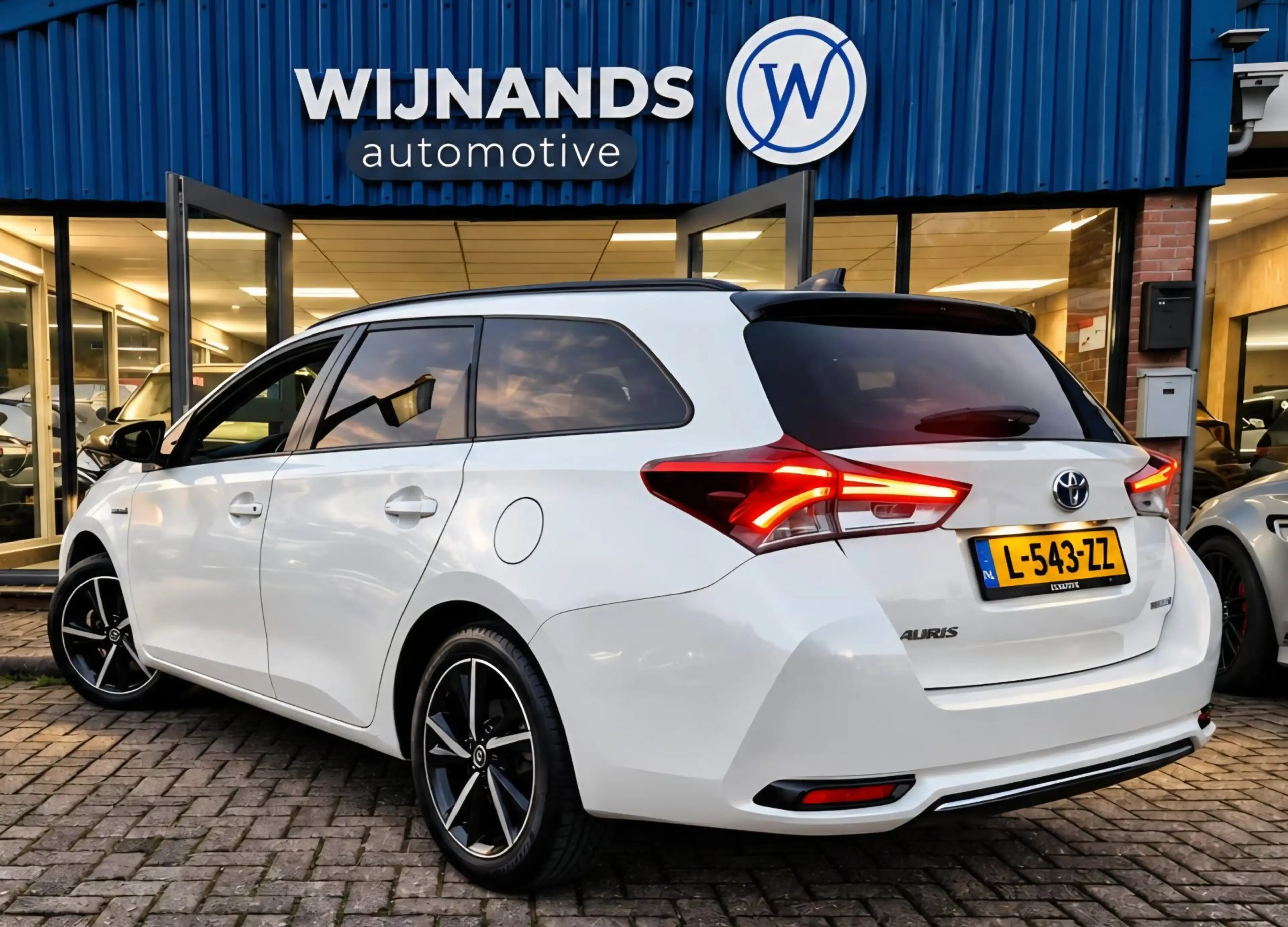 Toyota Auris Touring Sports 1.8 Hybrid Freestyle Cruise Lane — photo 3