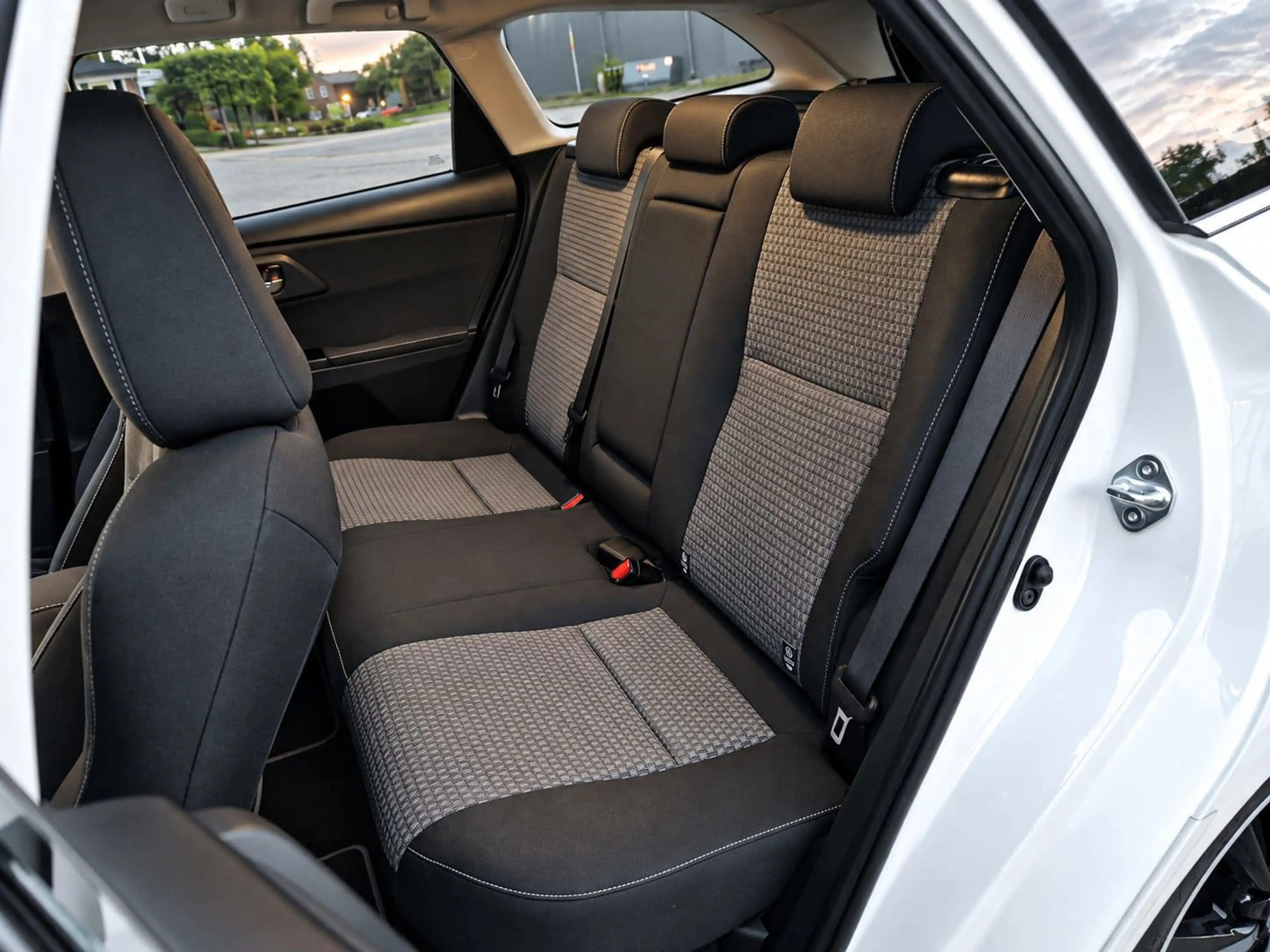Toyota Auris Touring Sports 1.8 Hybrid Freestyle Cruise Lane — photo 13