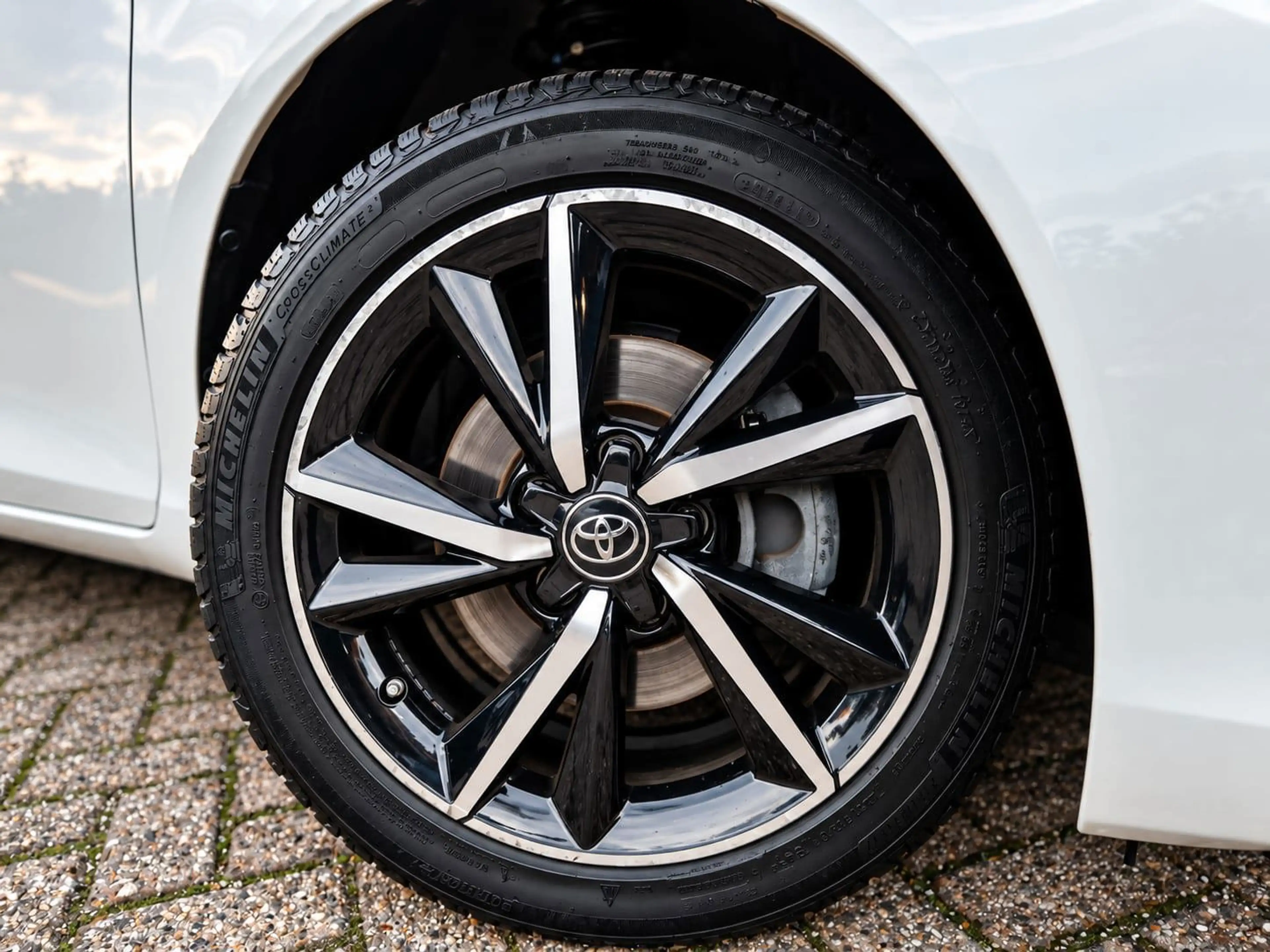 Toyota Auris Touring Sports 1.8 Hybrid Freestyle Cruise Lane — photo 9