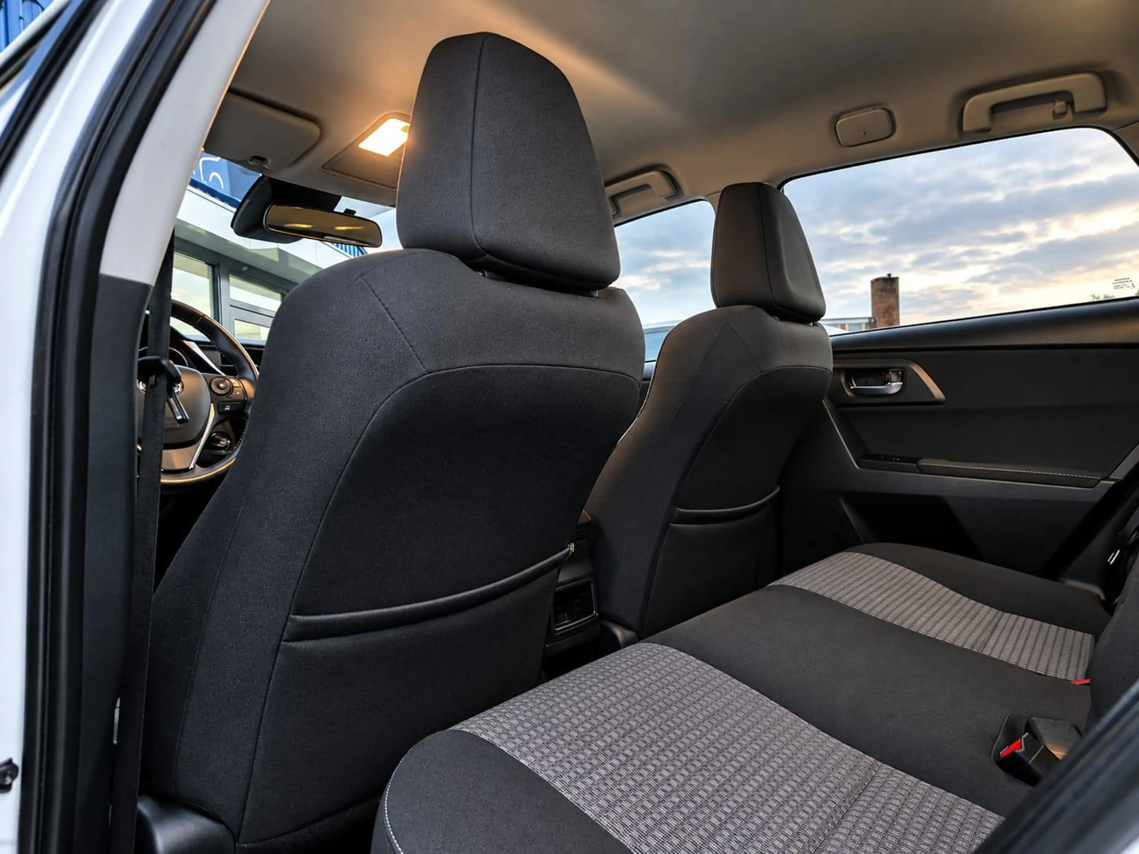 Toyota Auris Touring Sports 1.8 Hybrid Freestyle Cruise Lane — photo 12