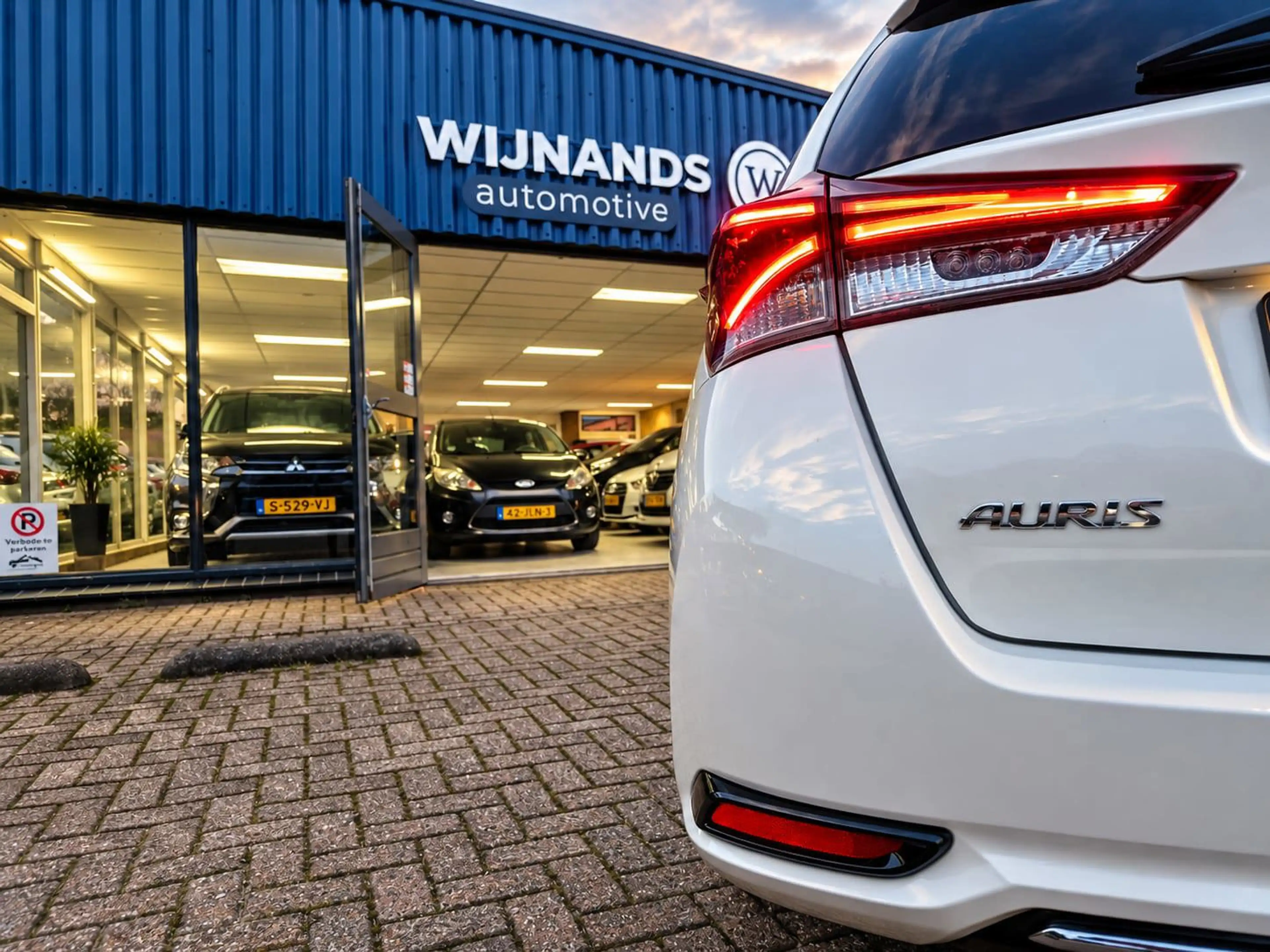 Toyota Auris Touring Sports 1.8 Hybrid Freestyle Cruise Lane — photo 6