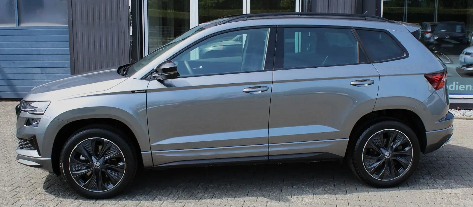 Skoda Karoq Sportline 1,5TSI, 110KW/150PS,DSG, AHK Grau - 2