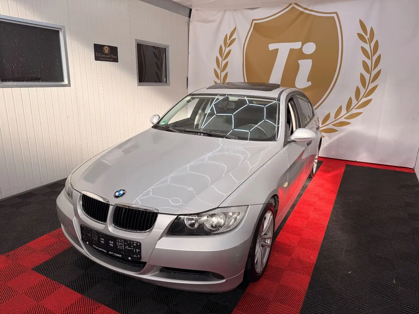 BMW 318 *Limousine*318i*TÜV*Automatik*Sitzheizung* Silber - 1