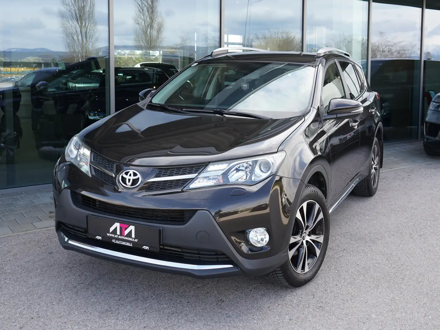 Toyota RAV 4 Basis Braun - 1