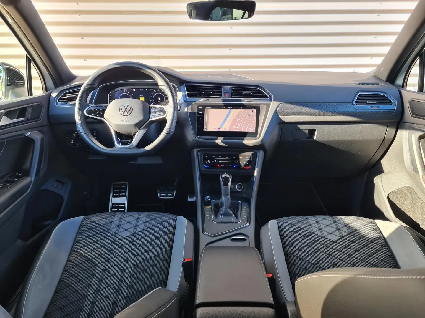 Volkswagen Tiguan 1.4 TSI eHybrid 245pk 3x R line Panodak Acc 360cam Wit - 2