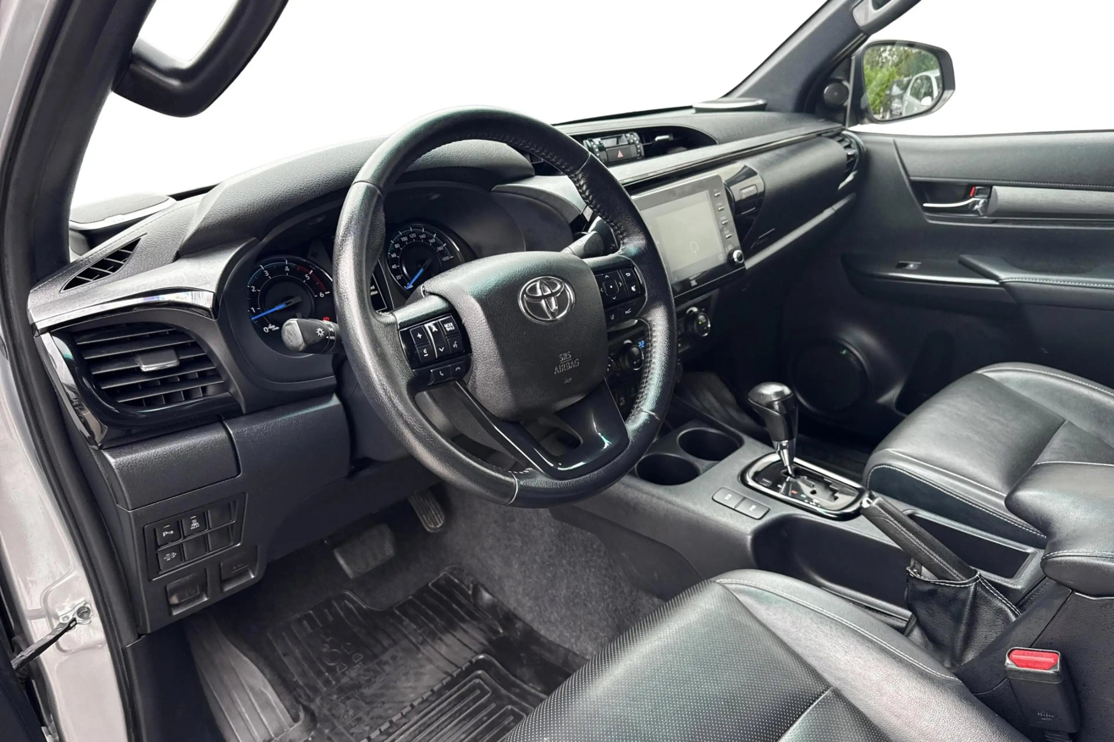 Toyota Hilux 2.8 D-4D Double Cab Aut. Invincible BTW-AUTO — photo 11
