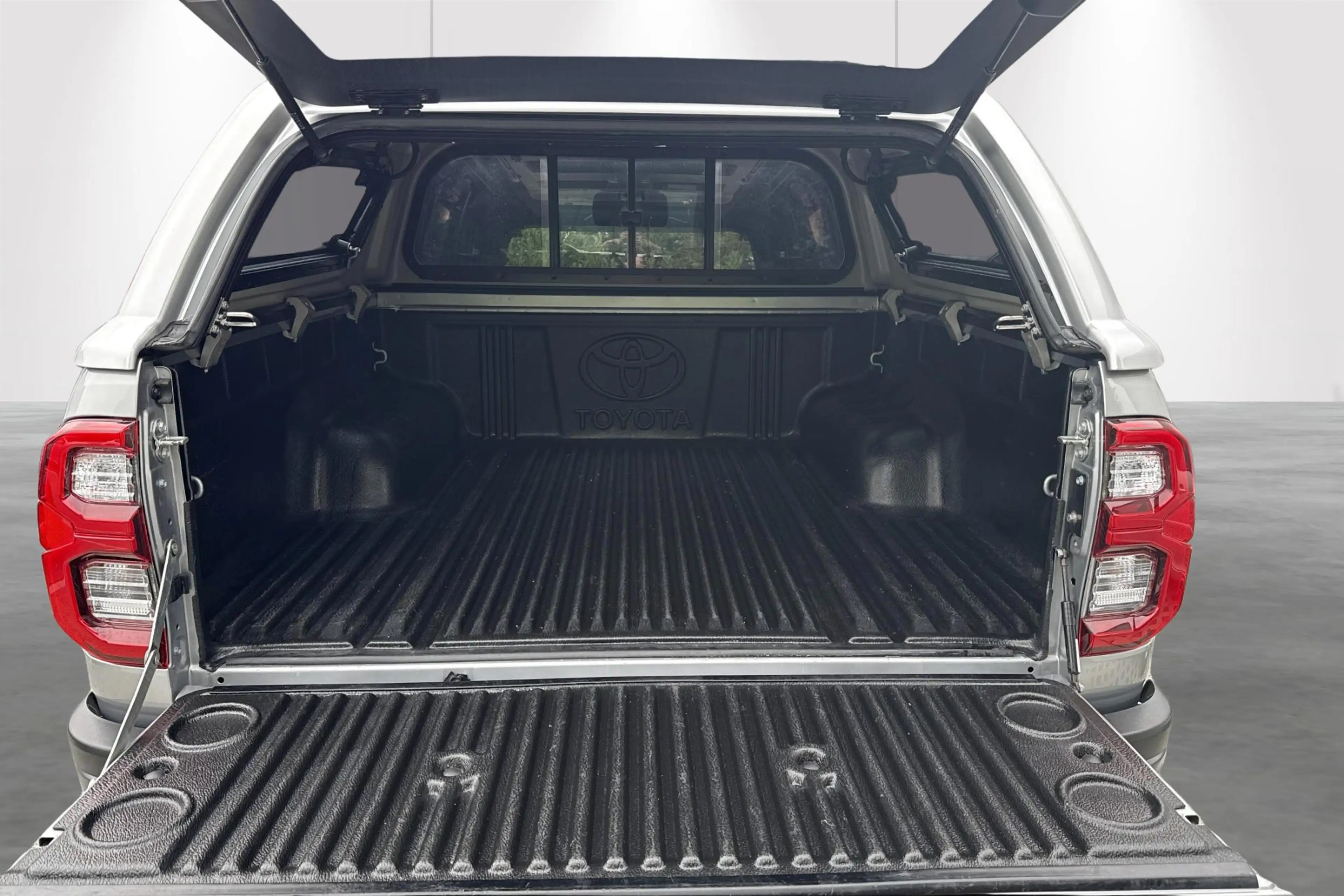 Toyota Hilux 2.8 D-4D Double Cab Aut. Invincible BTW-AUTO — photo 10