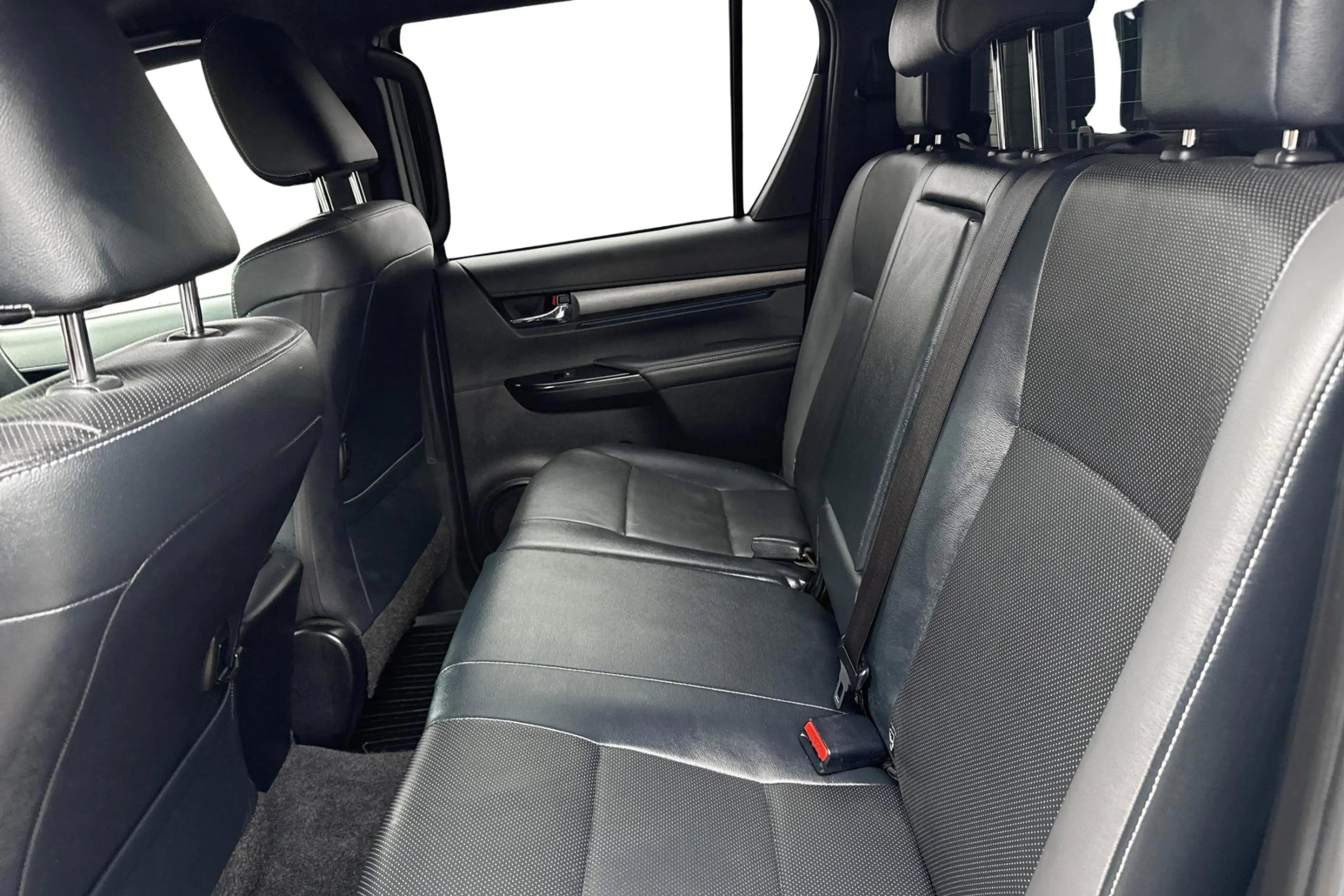 Toyota Hilux 2.8 D-4D Double Cab Aut. Invincible BTW-AUTO — photo 7